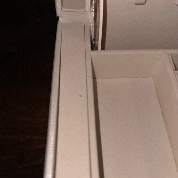 Amazon Vlando Used Jewelry Box white - Picture 9 of 9